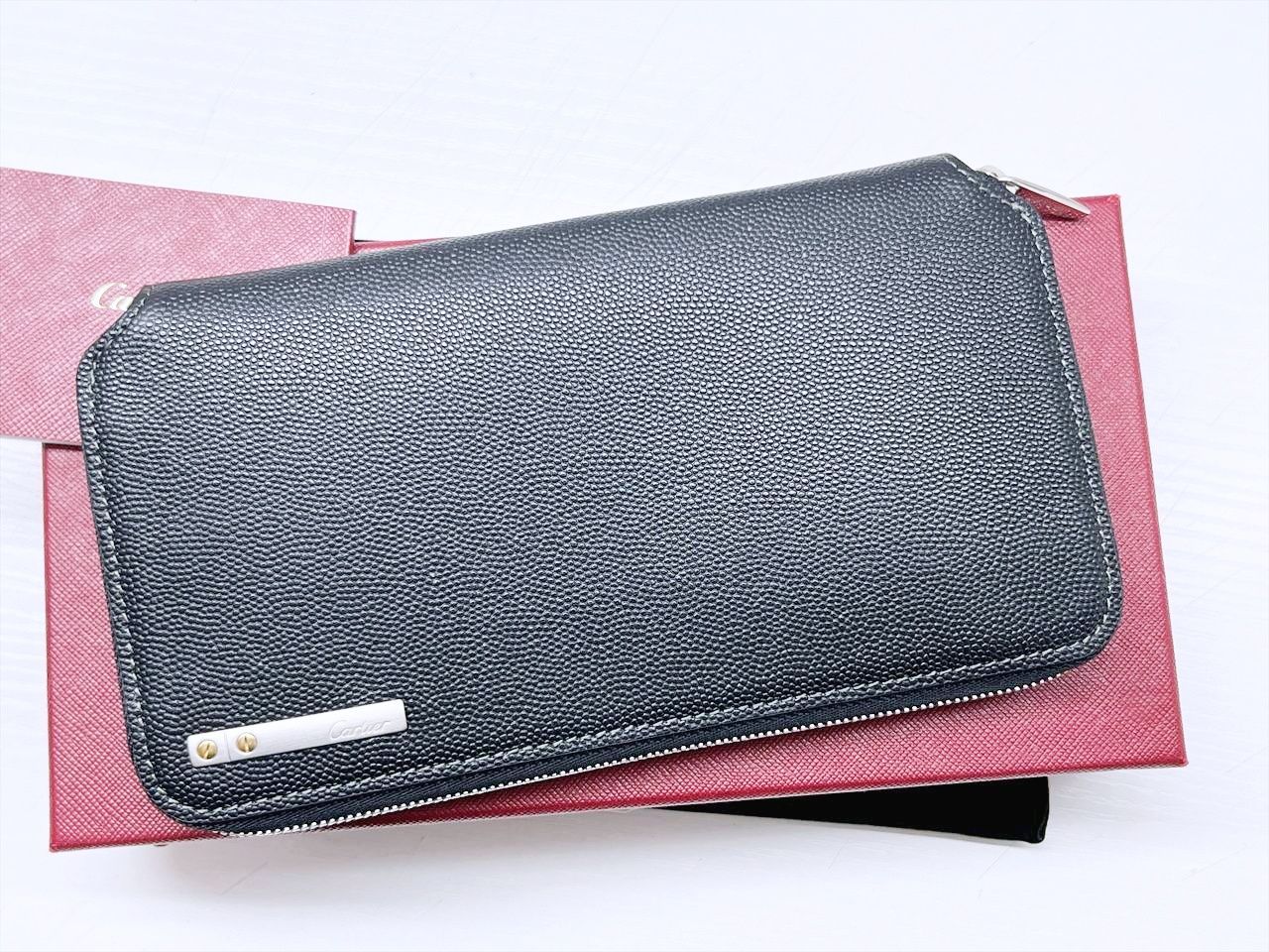ほぼ未使用　美品　Cartier　カルティエ　サントス　ラウンドジップ　長財布　カーフスキン　黒　コンビ　L3000942