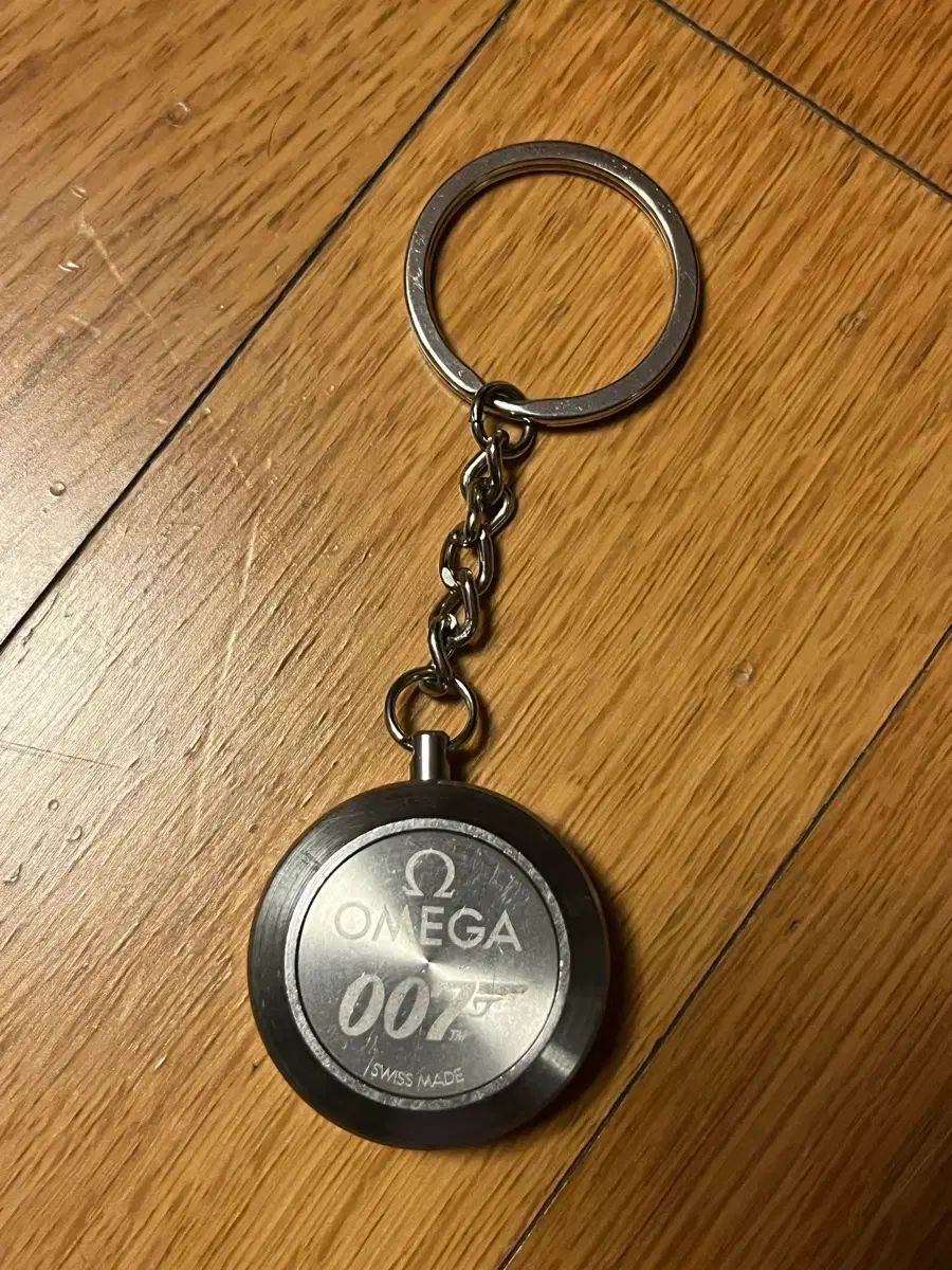 オメガ 007 ジェームス・ボンド 記念キーホルダー