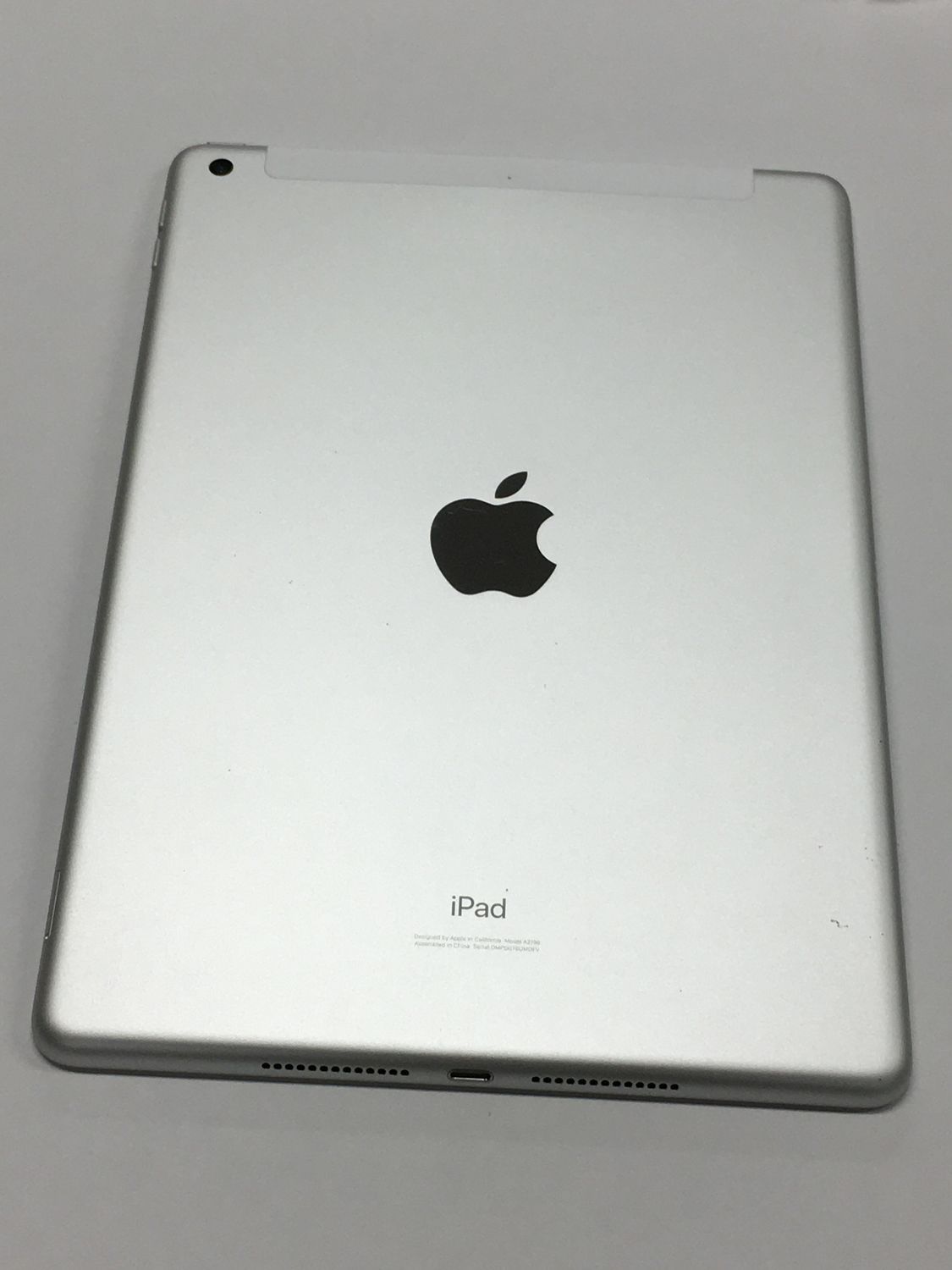 良品 電池91％ SIMフリー Apple iPad 第7世代 32GB シルバー iPad7