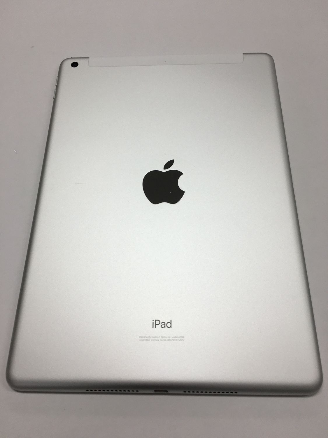 美品 電池100％ Apple iPad 第7世代 SIMフリー 32GB シルバー ipad7