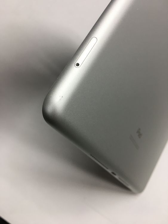 美品 電池100％ Apple iPad 第7世代 SIMフリー 32GB シルバー ipad7