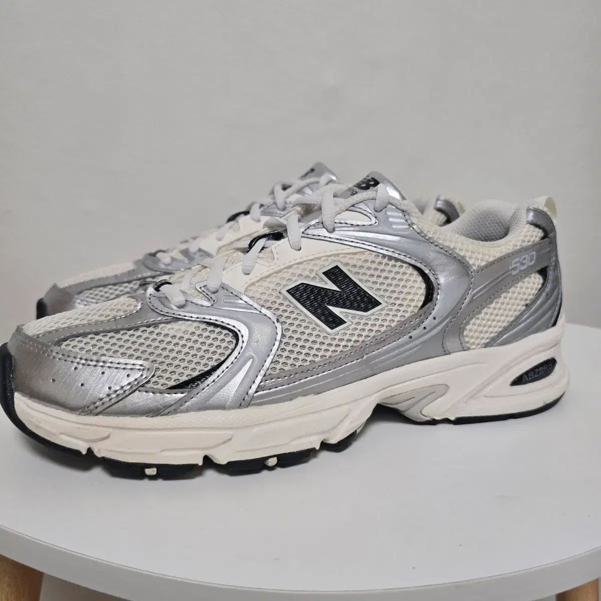 ニューバランス 530 シルバー ホワイト 8,340円