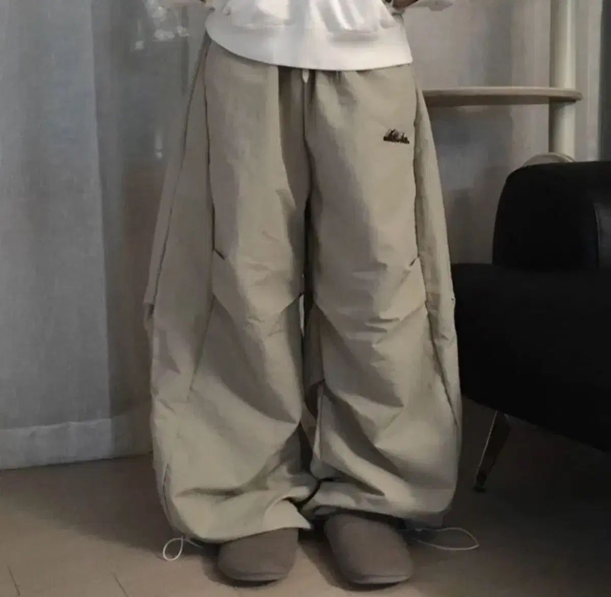 ベージュアノラック カーブド ワイド バルーン トレーナー パンツ カモ ジョガー ワイドパンツ