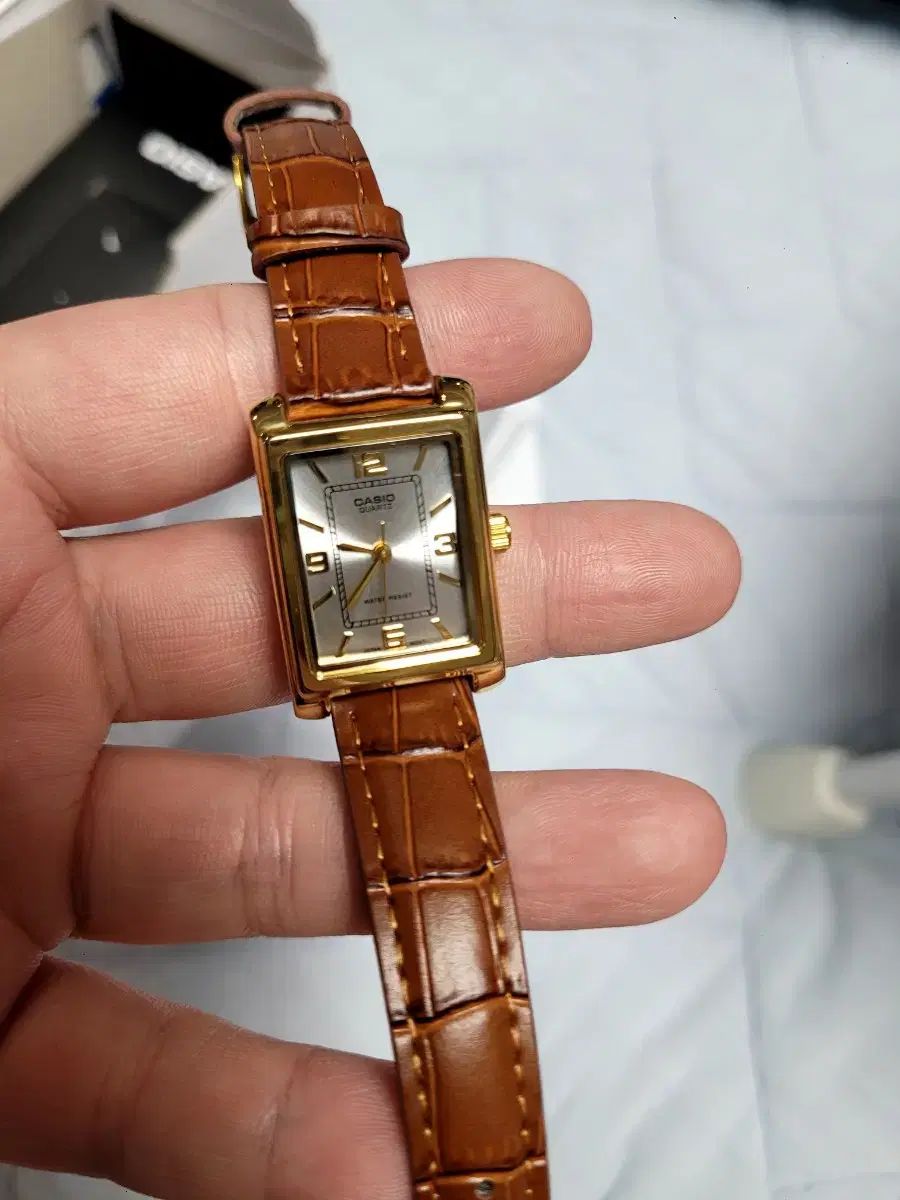 カシオ レディース時計 ほぼ新品