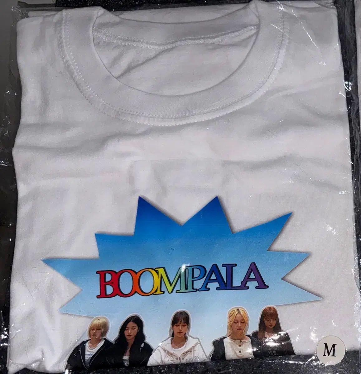 LE SSERAFIM（ルセラフィム・ルセラ）BOOMPALA 白 半袖 Tシャツ M サイズ