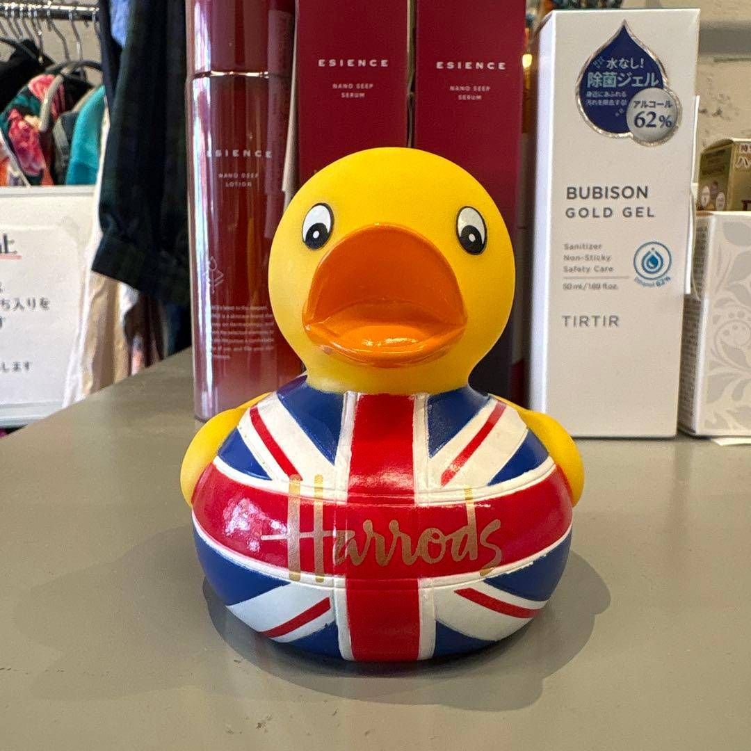 【東あずま店　併売品】　ハロッズ　Harrods　あひる　アヒル　お土産　イギリス　記念　大英博物館 　国旗　家鴨　おもちゃ　マスコット　可愛い　手乗り