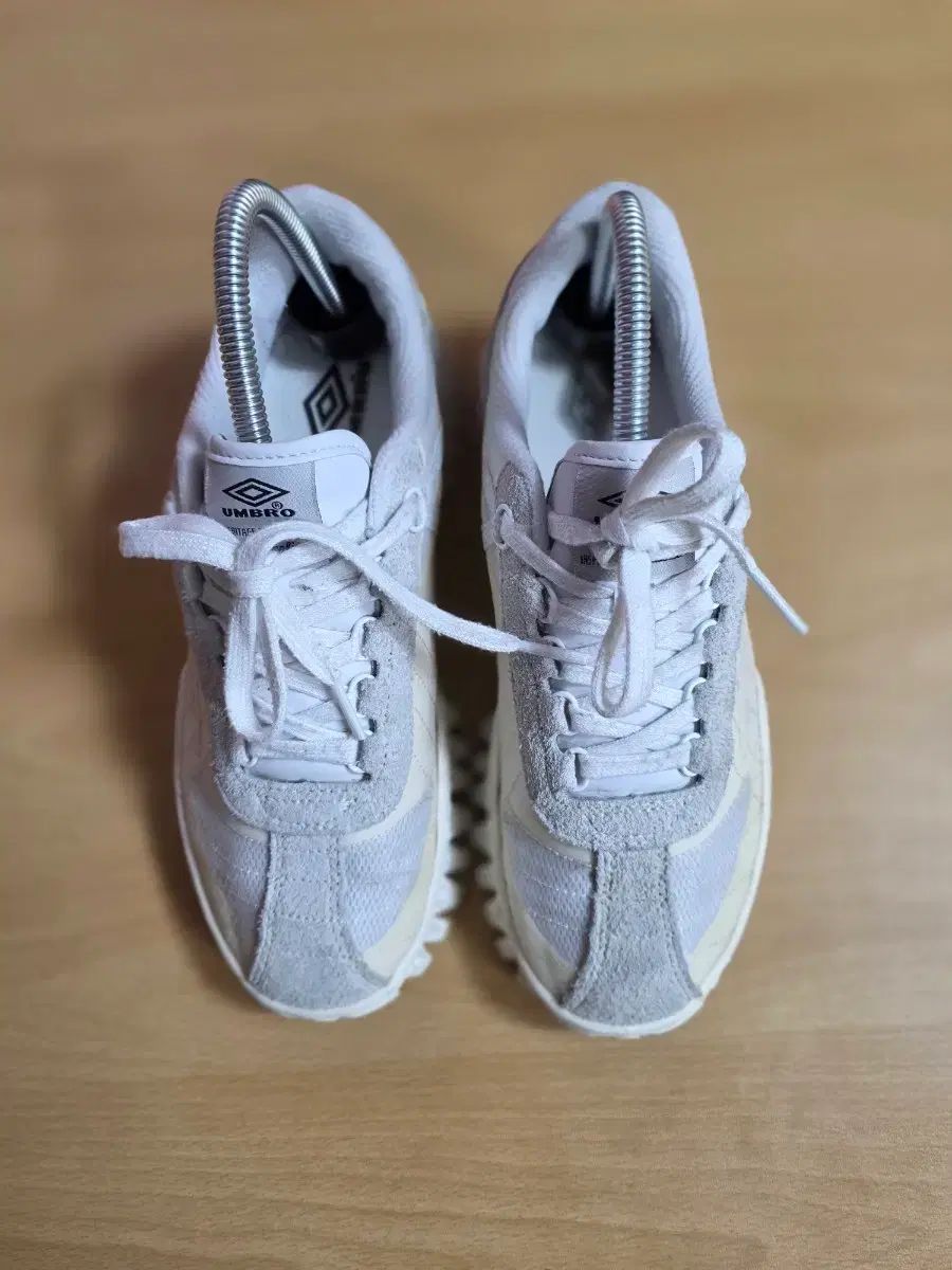 umbro 白 スニーカー サイズ 245 (38) 状態良し