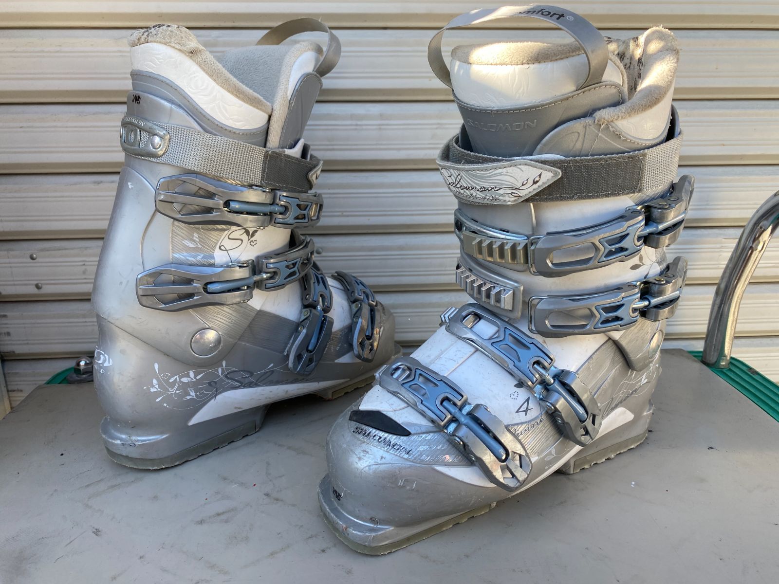 ◆ スキーブーツ SALOMON divine 24.0 24.5 cm / 288 mm スキー ブーツ サロモン ski-260529-09 初心者 初級者 女子 ママ さん向け