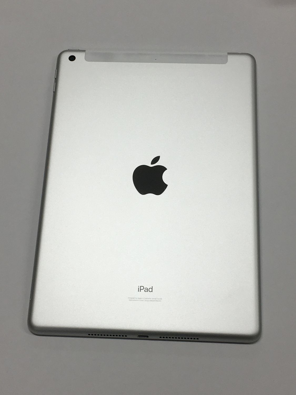iPad 第8世代 32GB シルバー SIMフリー 超美品 バッテリー96% iPad 第8世代 32GB シルバー SIMフリー バッテリー100% - メルカリ