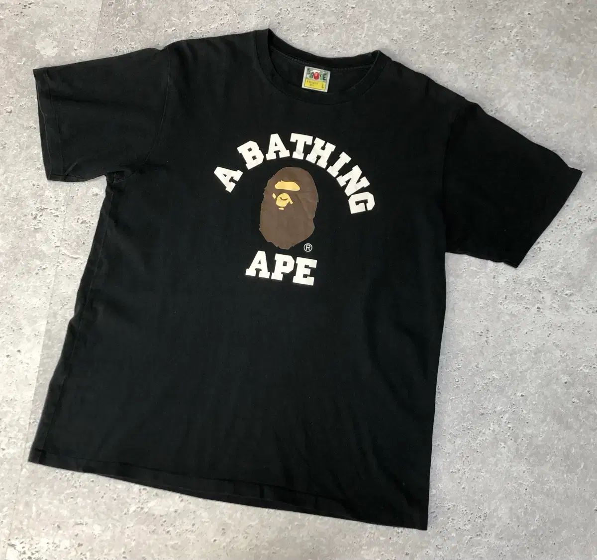 アベイシングエイプ 半袖 Tシャツ スタイリッシュ カレッジ ロゴ