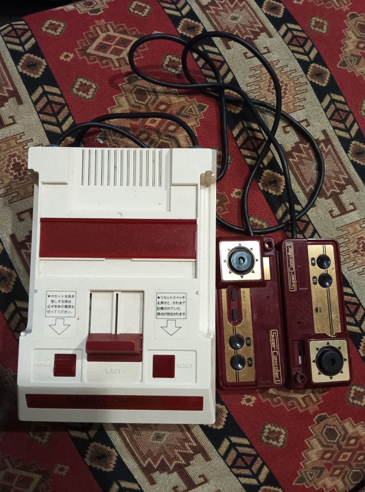 任天堂 初代 ファミリーコンピュータ HVC-001 初代/動作確認済】任天堂 ファミリーコンピュータ 本体のみ 型番: HVC