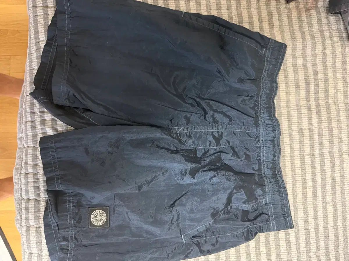 STONE ISLAND ストーンアイランド ナイロンメタル ハーフパンツ s