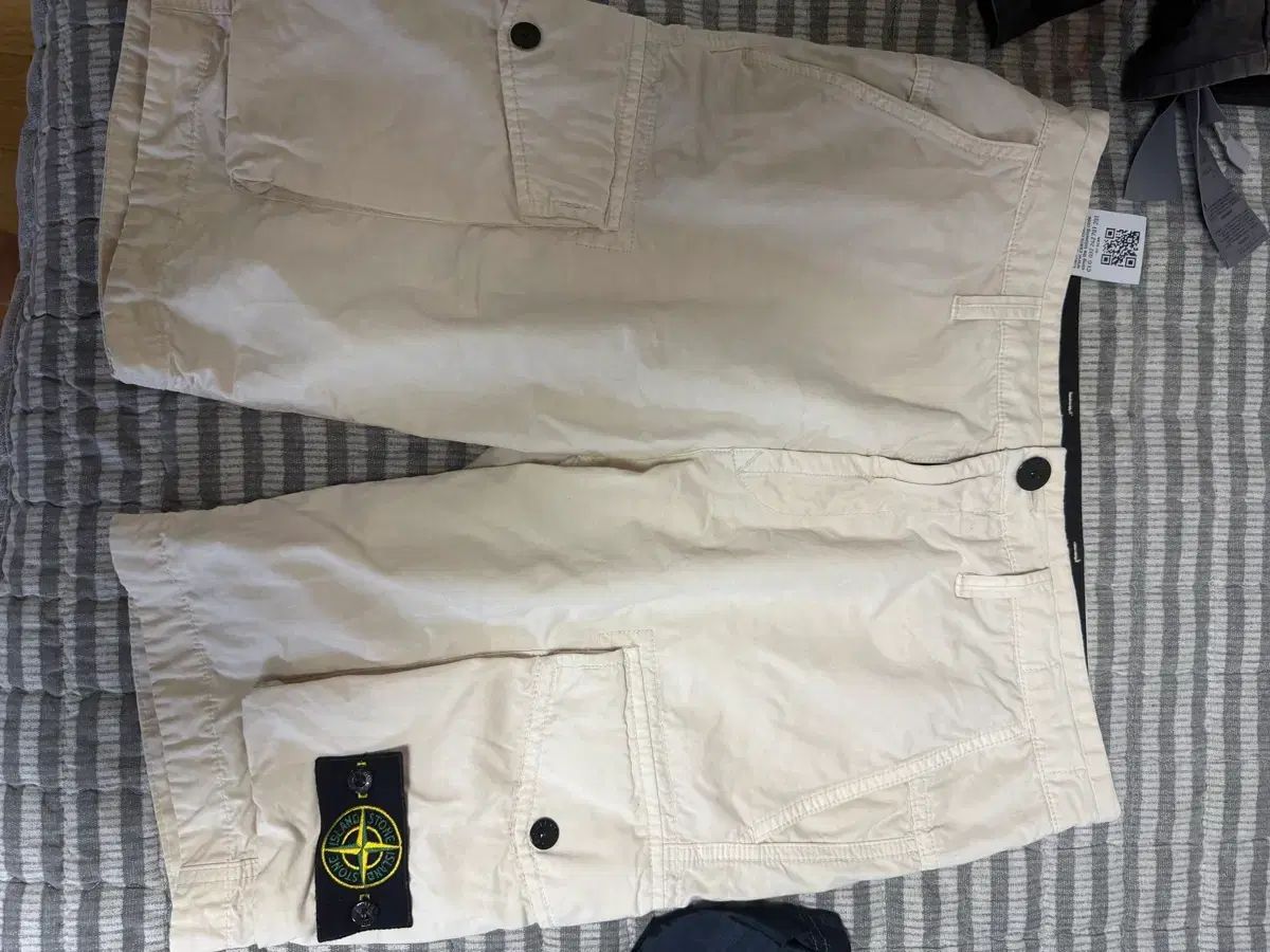 STONE ISLAND ストーンアイランド カーゴ ハーフパンツ