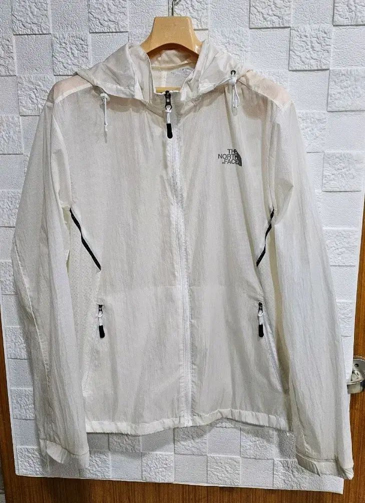 THE NORTH FACE ザノースフェイス 超軽量 ウィンドブレーカー 白 L