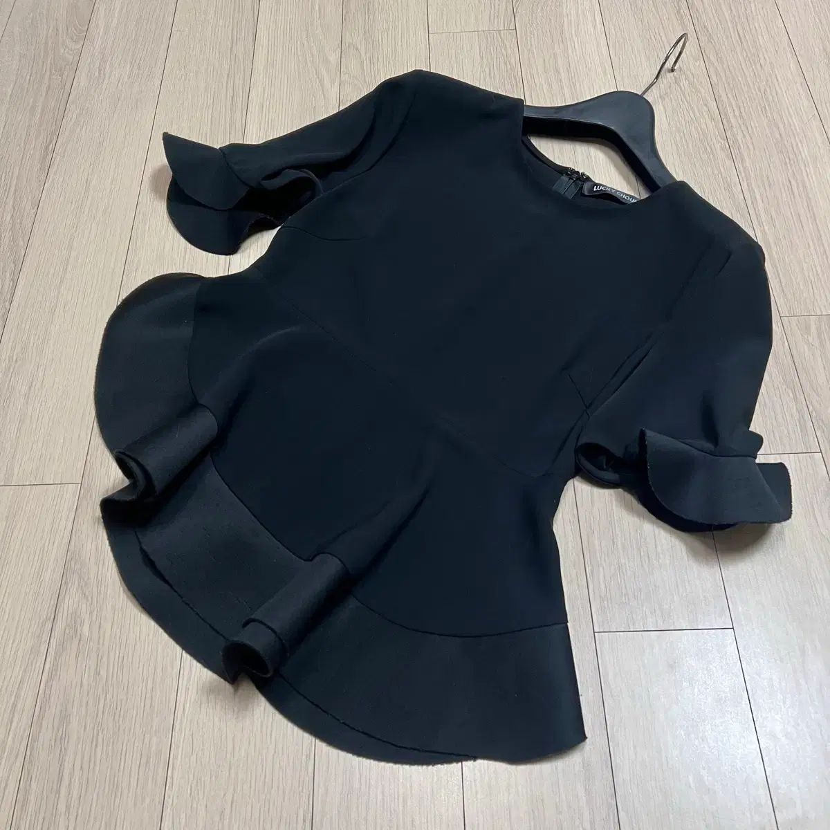 LUCKY CHOUETTE アシンメトリー ぺプラム フリル ブラウス 半袖 ブラック 黒 春 夏 ゲストルック