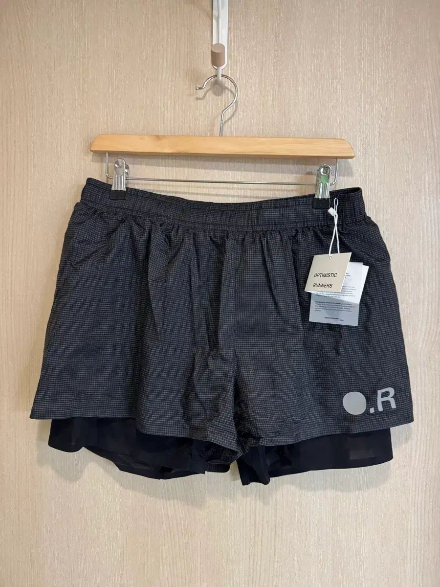 オプティミスティックランナーズ グロッシー リップストップ ショーツ XL ブラック