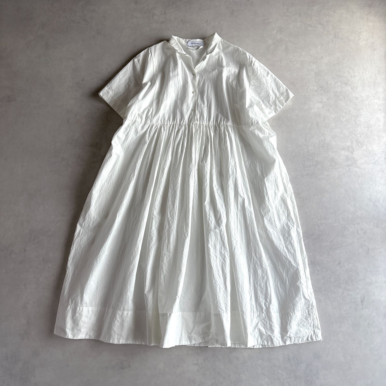 美品 / Veritecoeur ヴェリテクール / 切替ギャザーワンピース / レディース F フリーサイズ / オフホワイト / 日本製 / ロング シャツワンピース / ワンピース