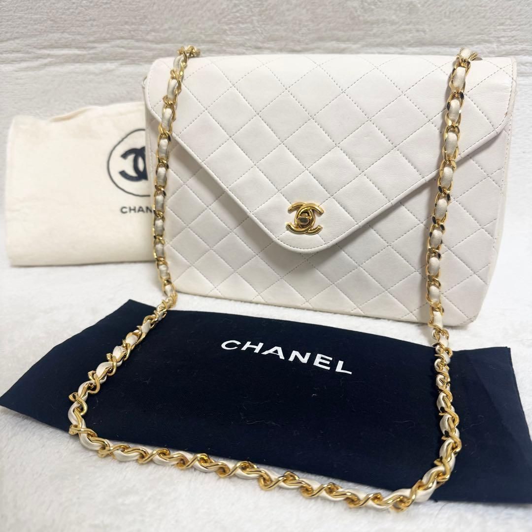 CHANEL シャネル マトラッセ チェーンショルダーバッグ ラムスキン 白