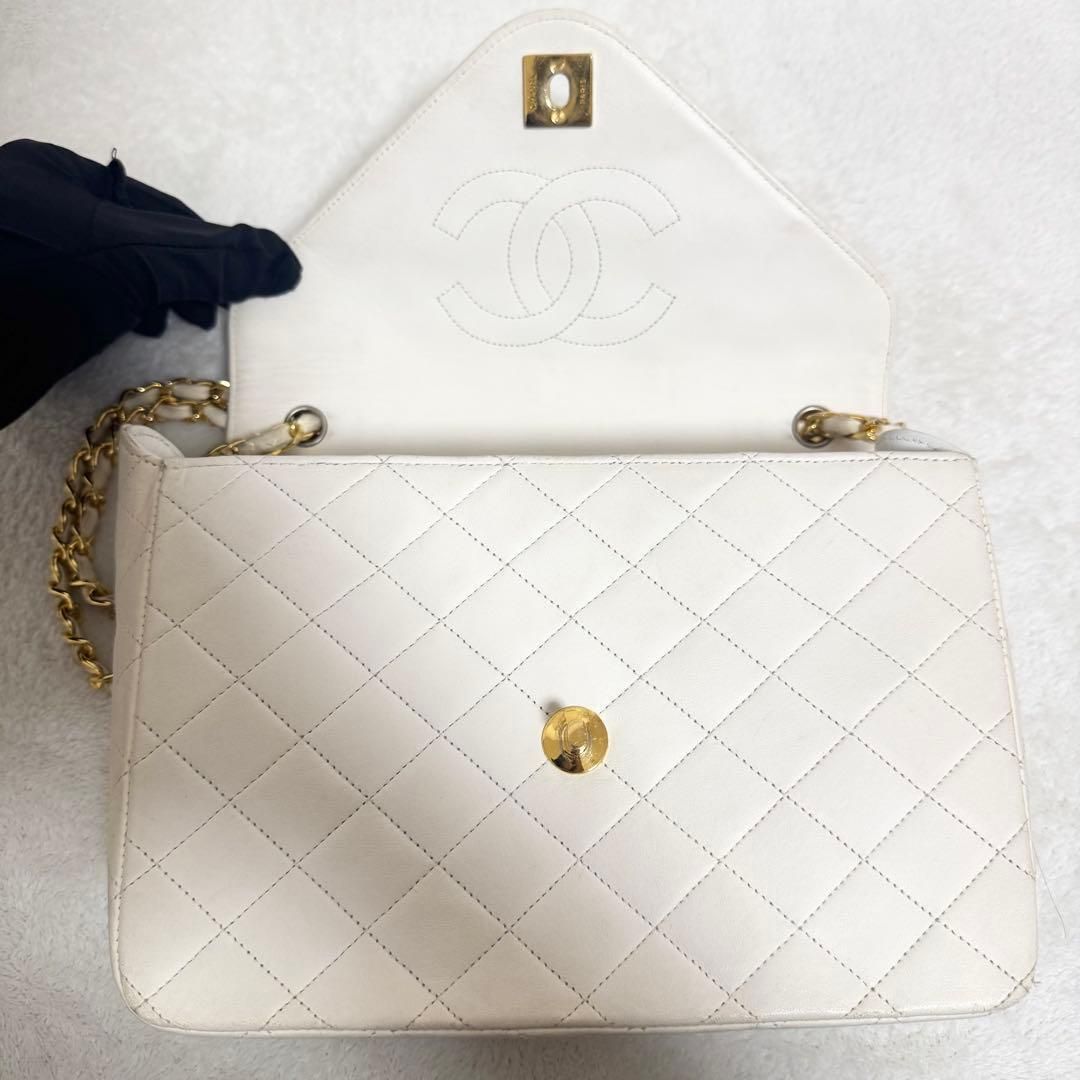 CHANEL シャネル マトラッセ チェーンショルダーバッグ ラムスキン 白