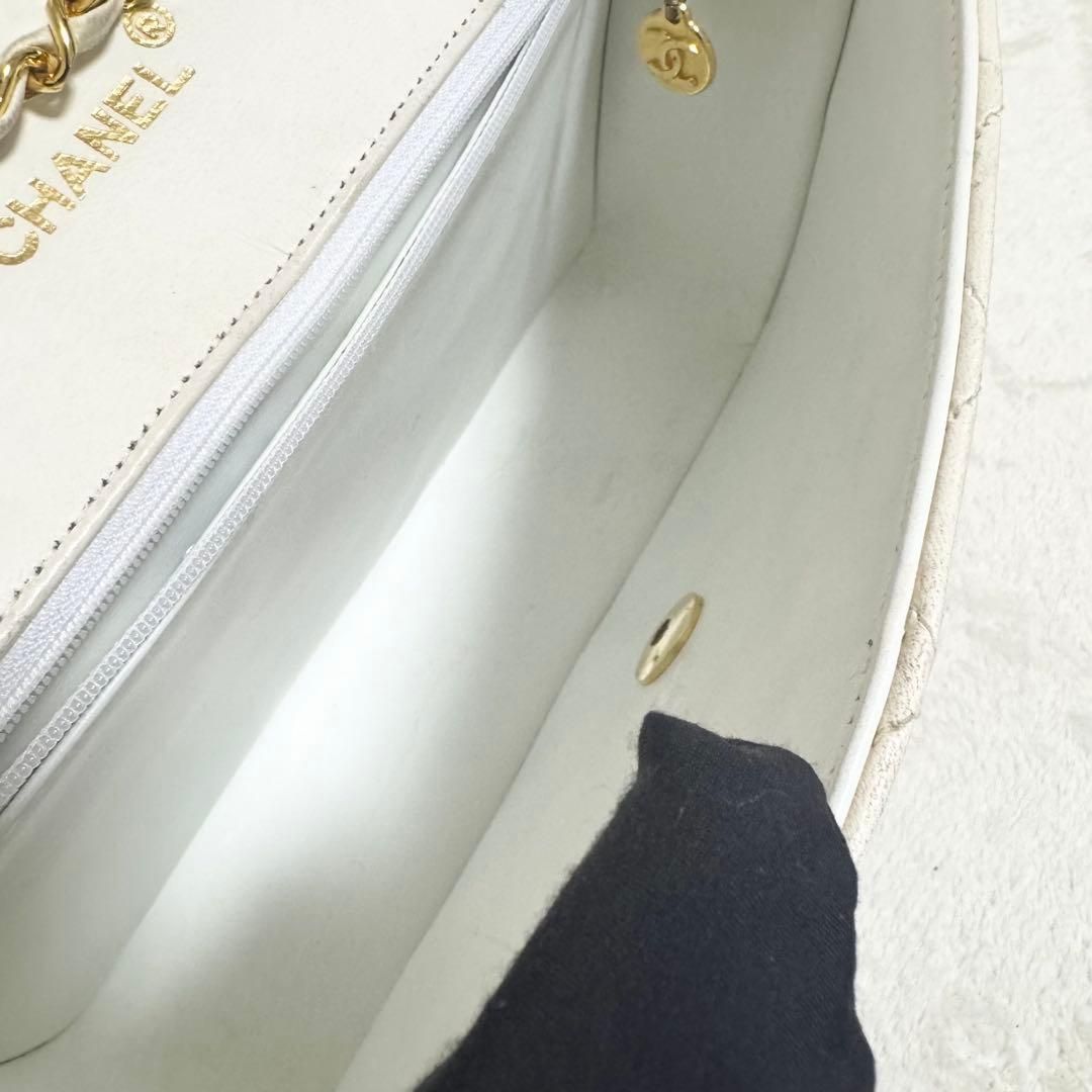 CHANEL シャネル マトラッセ チェーンショルダーバッグ ラムスキン 白