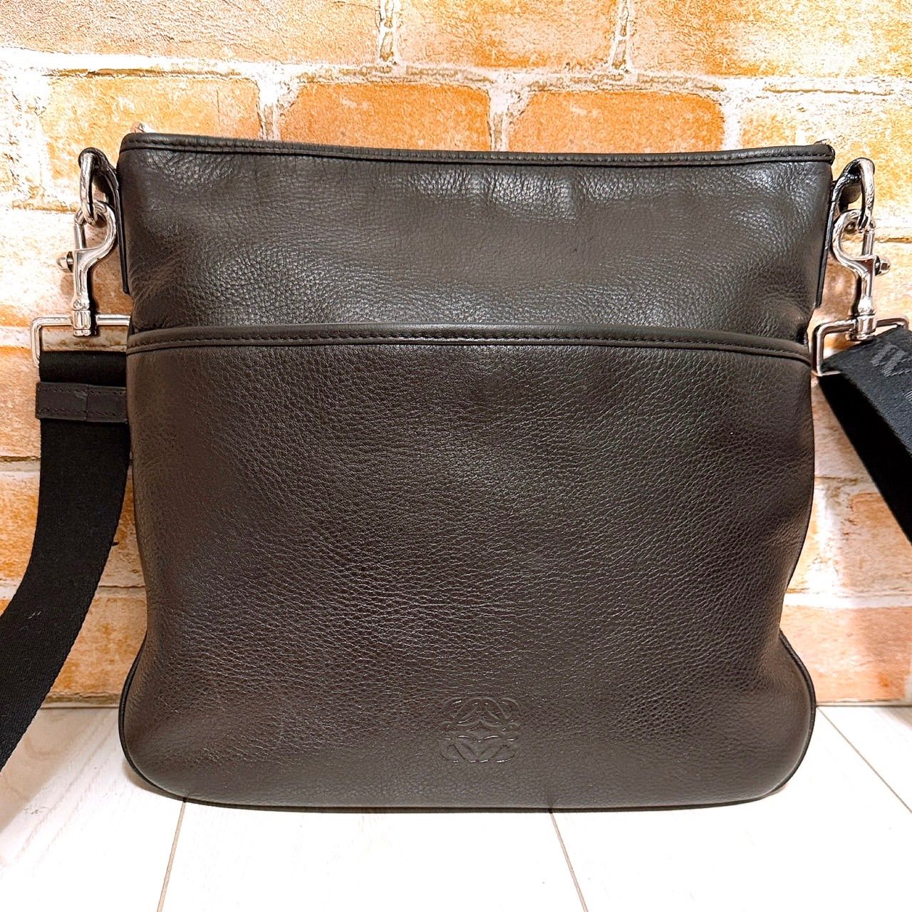 美品) LOEWE(ロエベ)ショルダーバッグ レザー ダークブラウン 