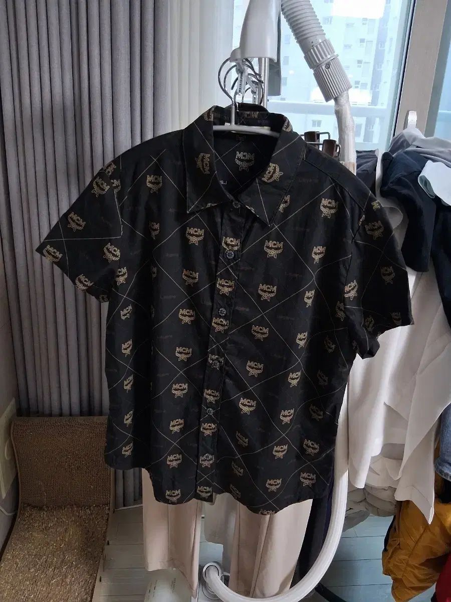 MCM 半袖シャツ ブラック GOLD ロゴ