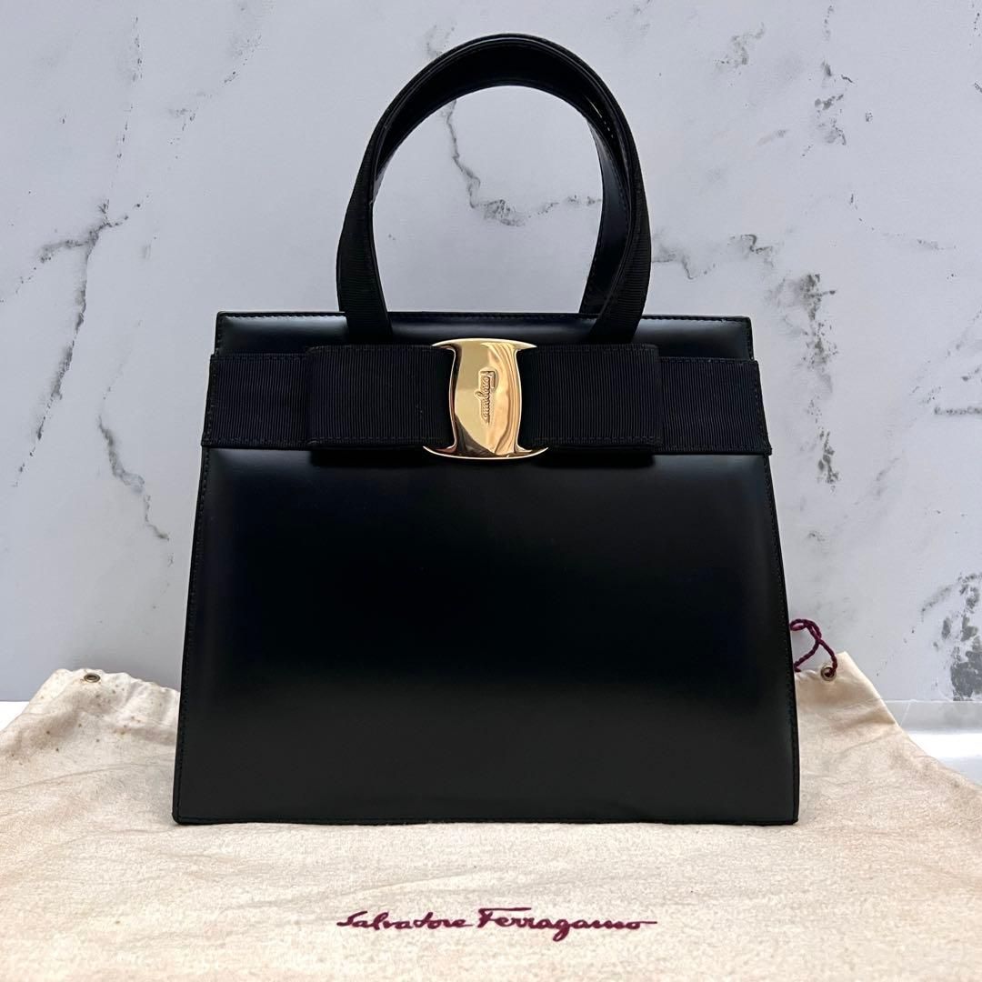 ◇極美品◇フェラガモ　ヴァラリボン　ハンドバッグ　ブラック　カーフレザー 19,738円