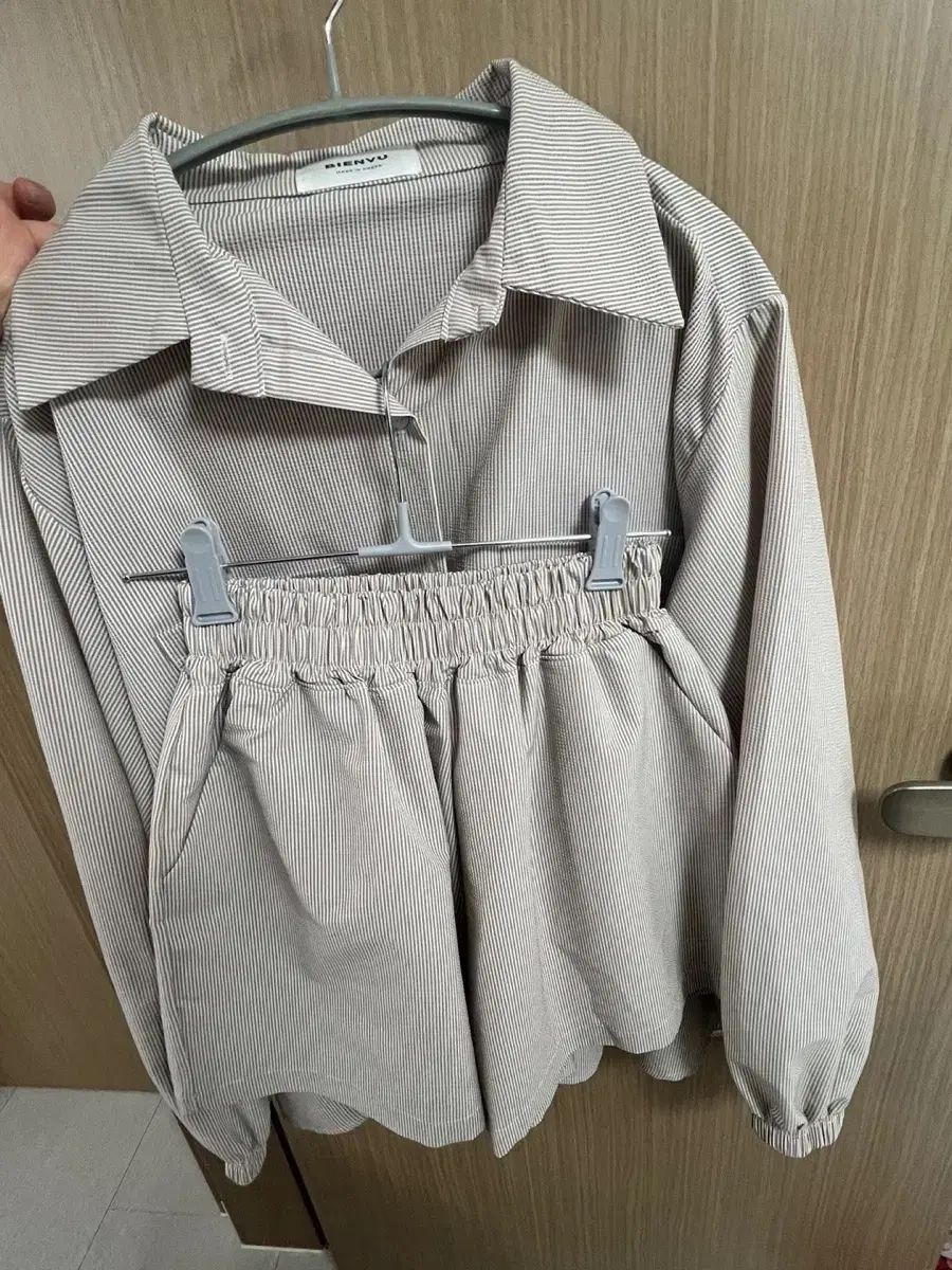 ハイクオリティ シャツ セットアップ (新品) 8万円台