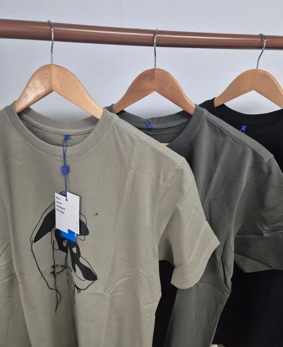 ADER ERROR BUT Tシャツ 新品 (ユニセックス)