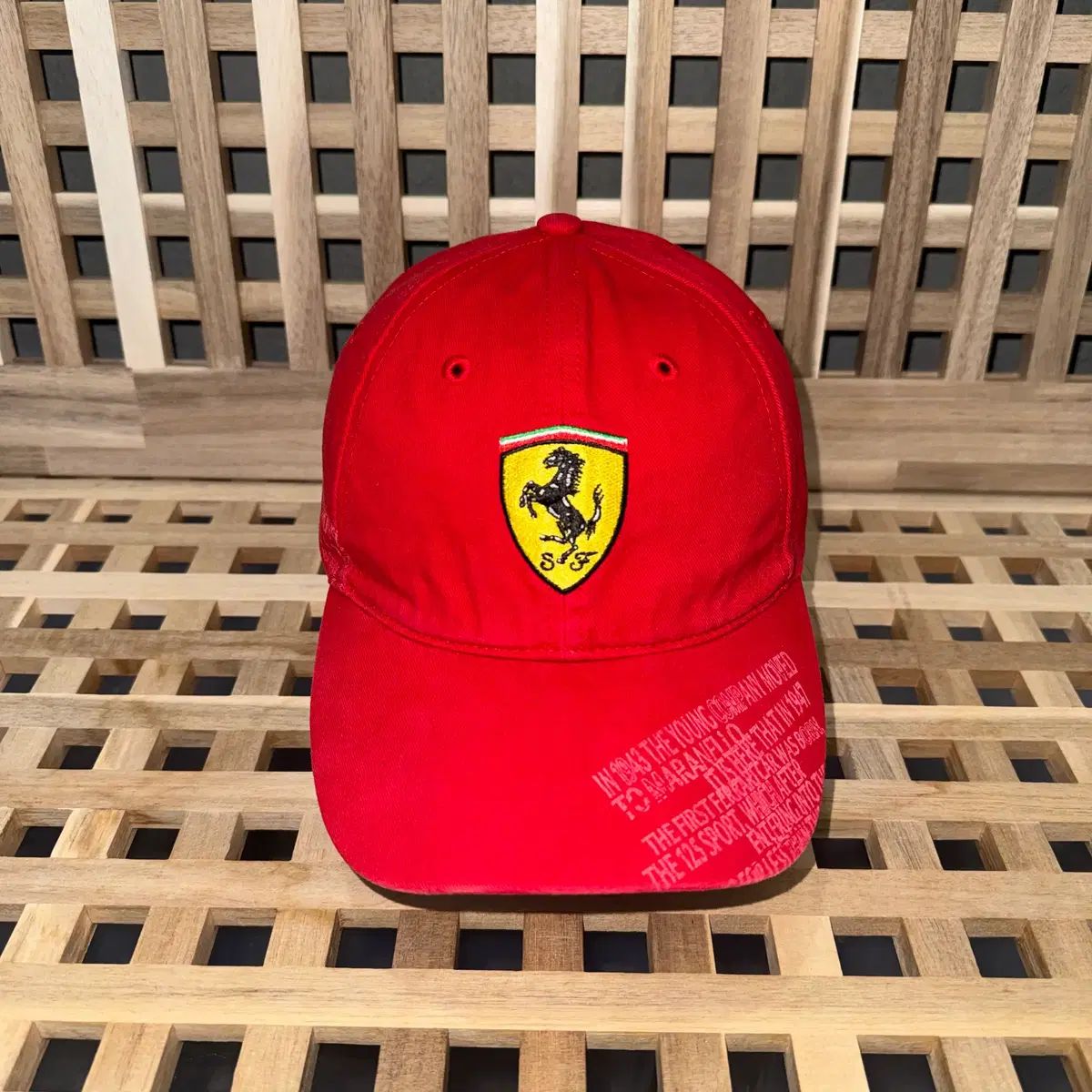 フェラーリ OFFICIAL タイポグラフィー エンブレム キャップ