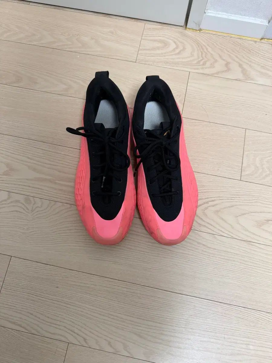 Ae1low 275