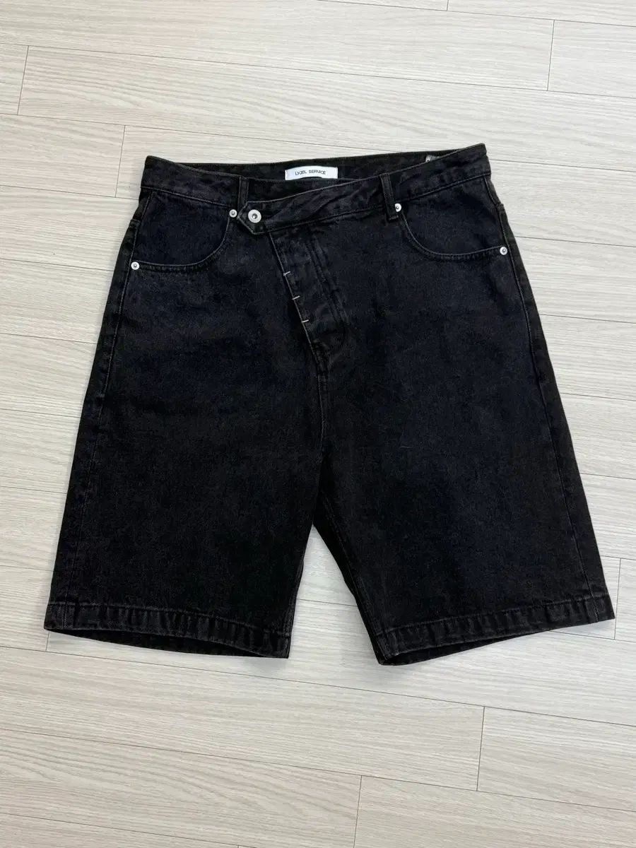 LYJEL SERVICE DIAGONAL BERMUDA SHORTS