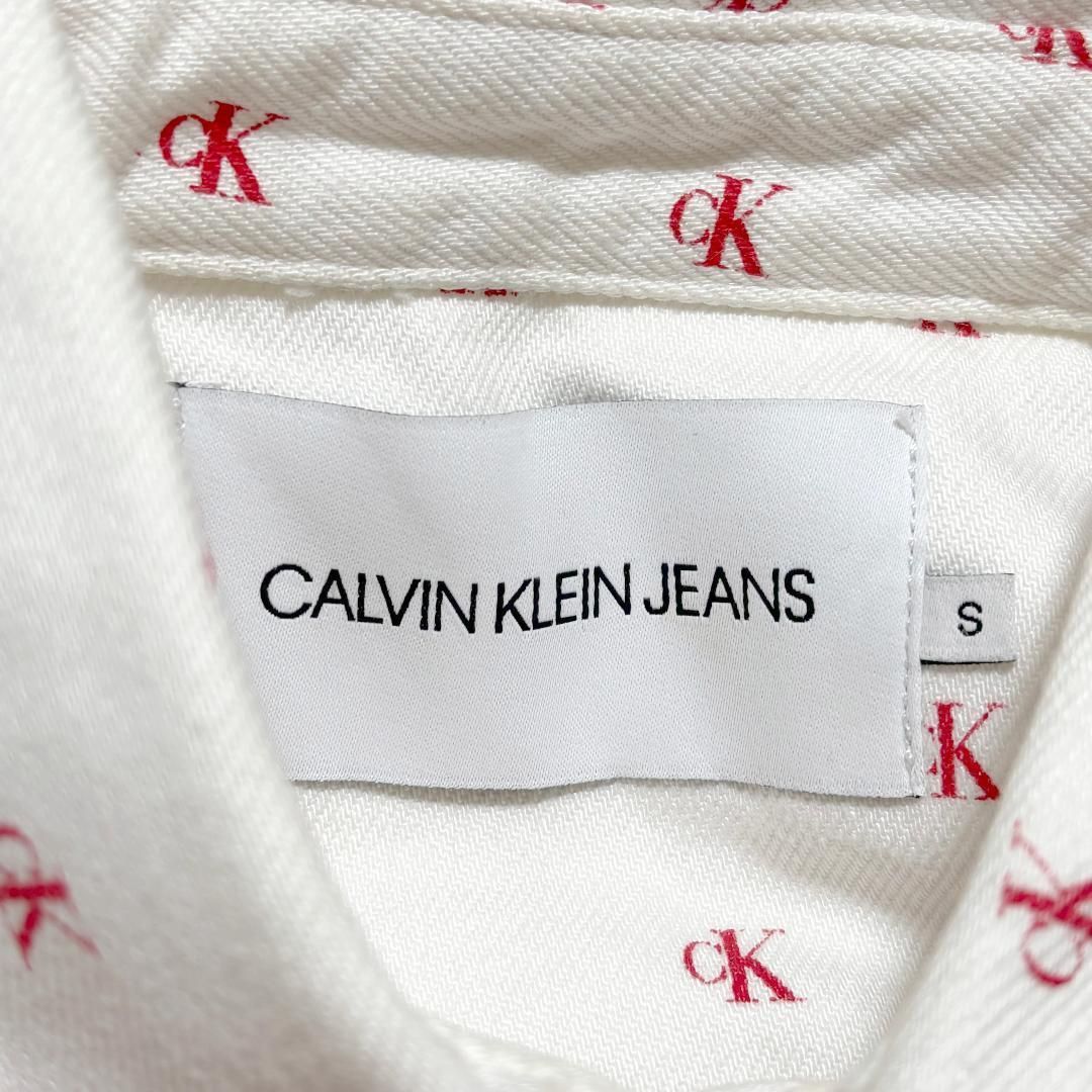 美品】CALVIN KLEIN デニムジャケット S ホワイト ロゴ総柄 - メルカリ