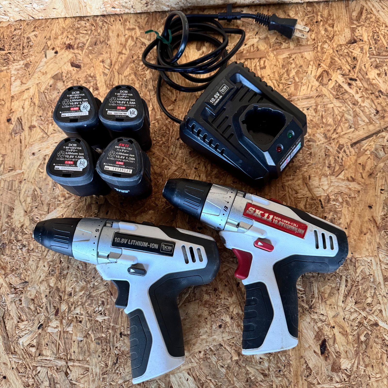 動作品☆SK11☆DCM☆10.8V充電ドリルドライバー2台☆藤原産業☆互換 
