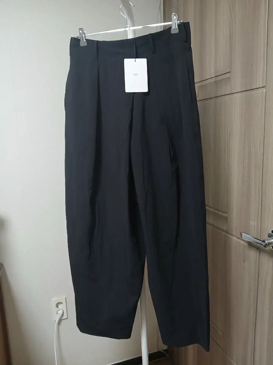 ORRオル ワイドフィット ピンタック シャカシャカ素材 パンツ