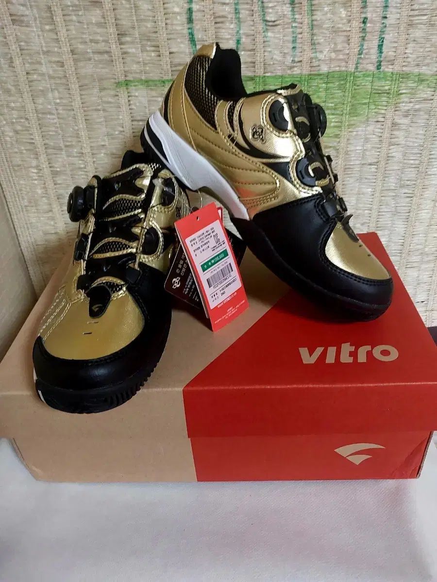 ビート V-FALCON(W) BLK/GOLD テニスシューズ 240
