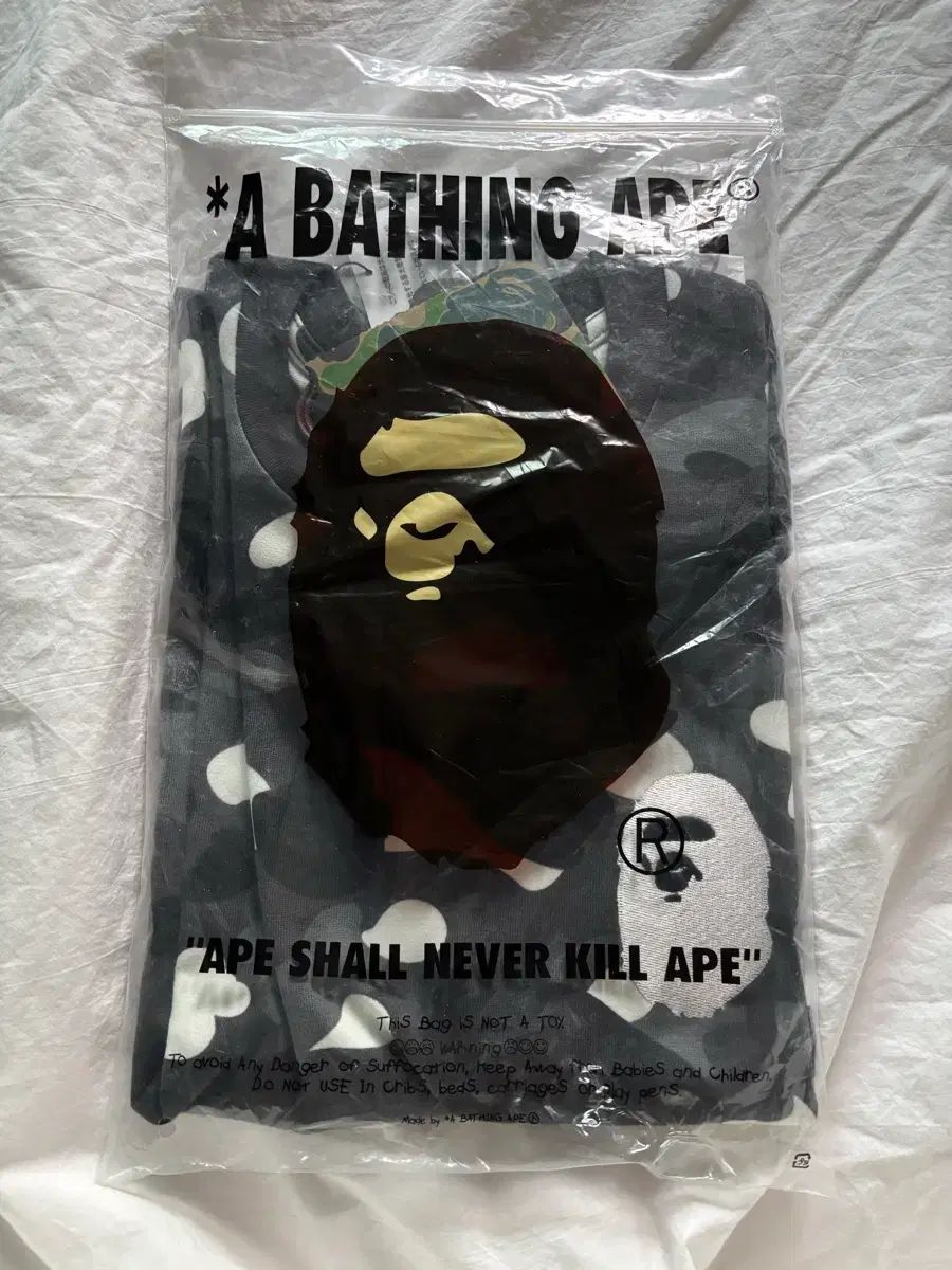 新品 ベイプ(A BATHING APE) 夜光 S Tシャツ