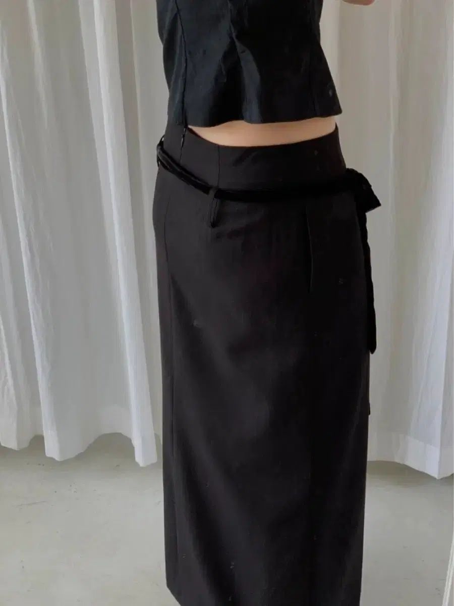 lea 르에 row belted straight skirt スカート ブラック