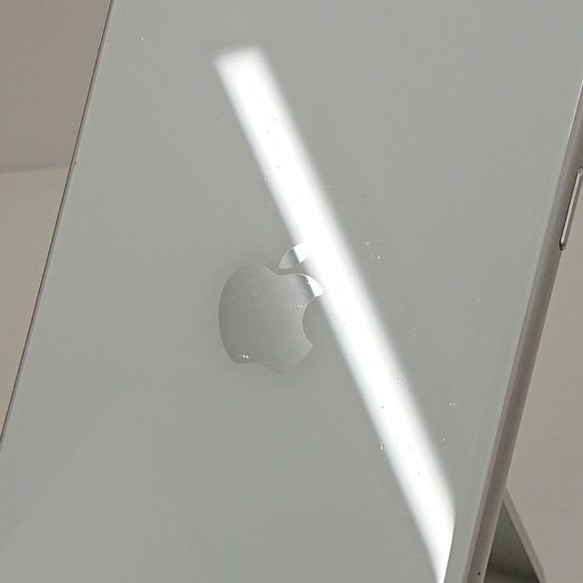 iPhoneSE 第2世代 64GB ドコモ ホワイト 送料無料 本体 c20307 - メルカリ