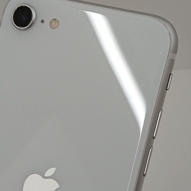 iPhoneSE 第2世代 64GB ドコモ ホワイト 送料無料 本体 c20307 - メルカリ