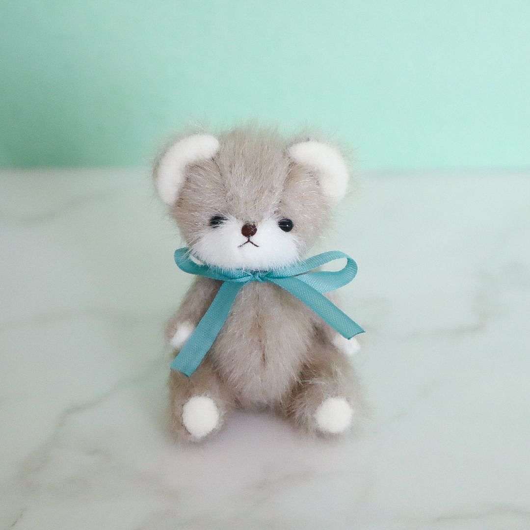 くま・暗いベージュ ハンドメイド ミニチュア テディベア ミニチュア