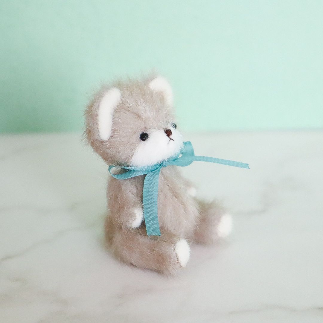 くま・暗いベージュ ハンドメイド ミニチュア テディベア ミニチュア