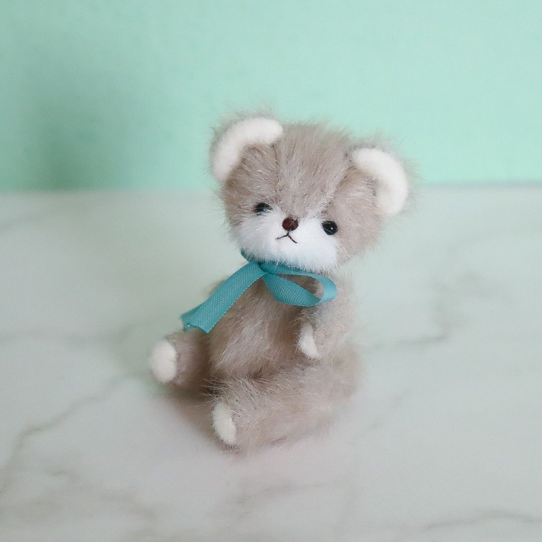 くま・暗いベージュ ハンドメイド ミニチュア テディベア ミニチュア