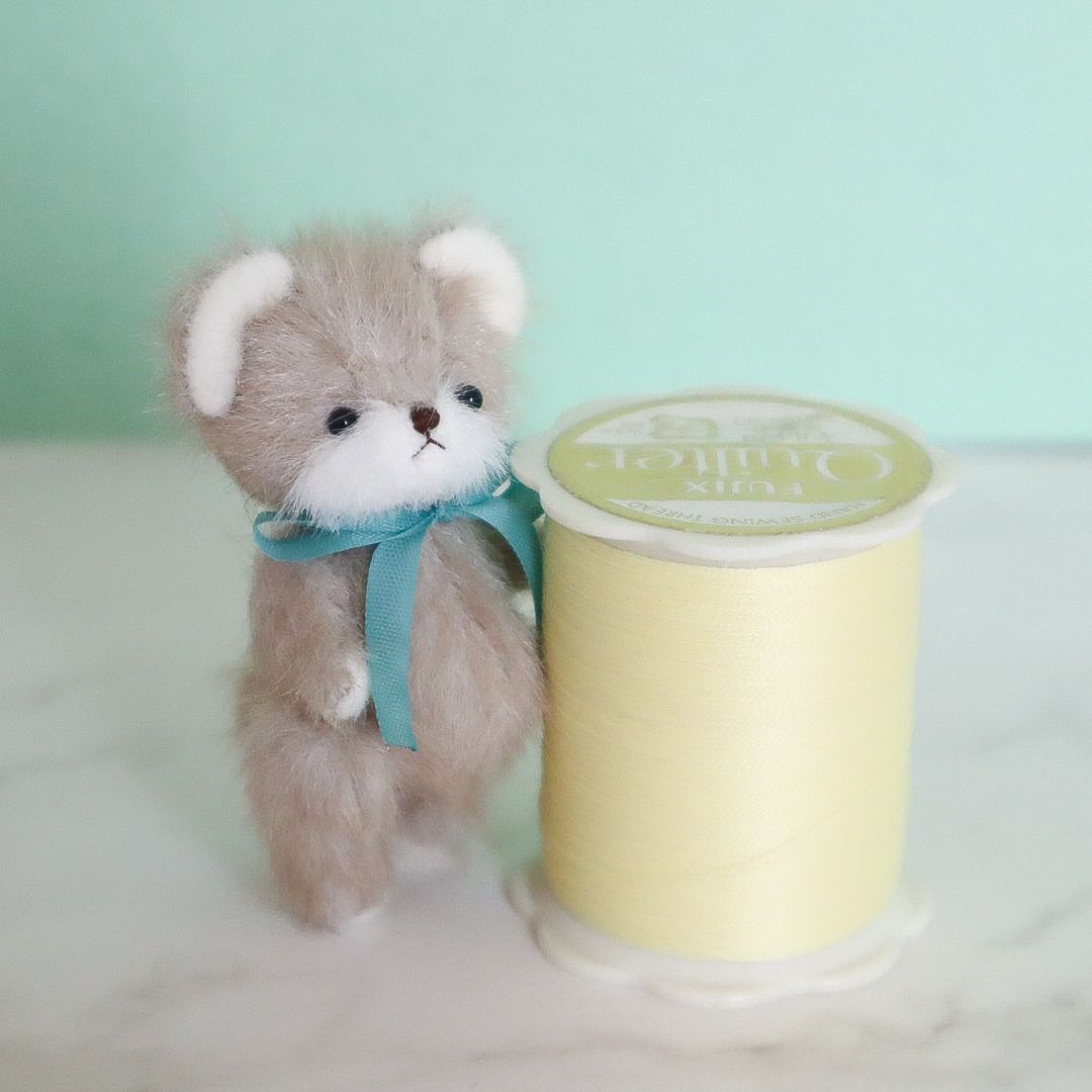 くま・暗いベージュ ハンドメイド ミニチュア テディベア ミニチュア