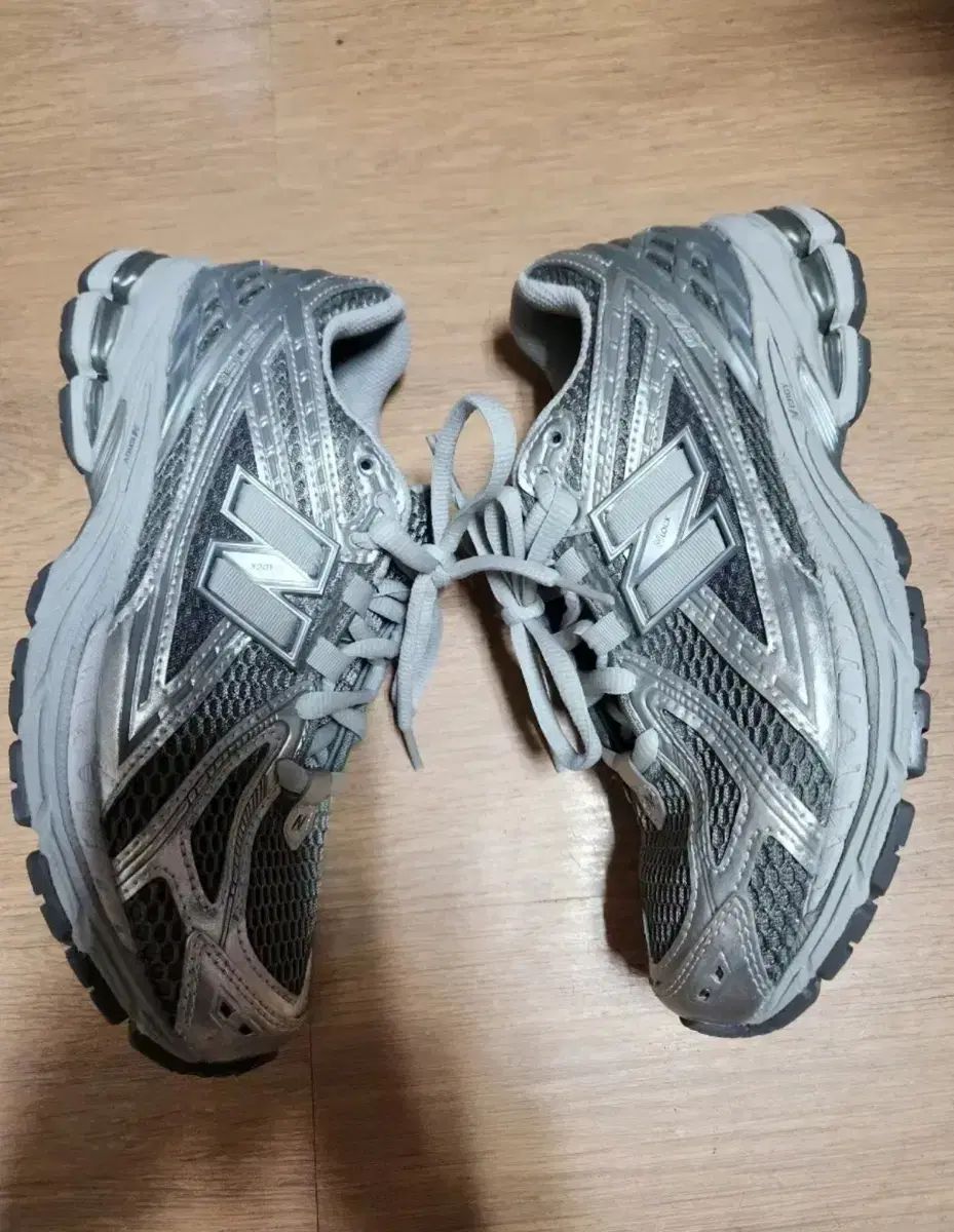 New Balance 1906R シルバー メッシュ スニーカー 270