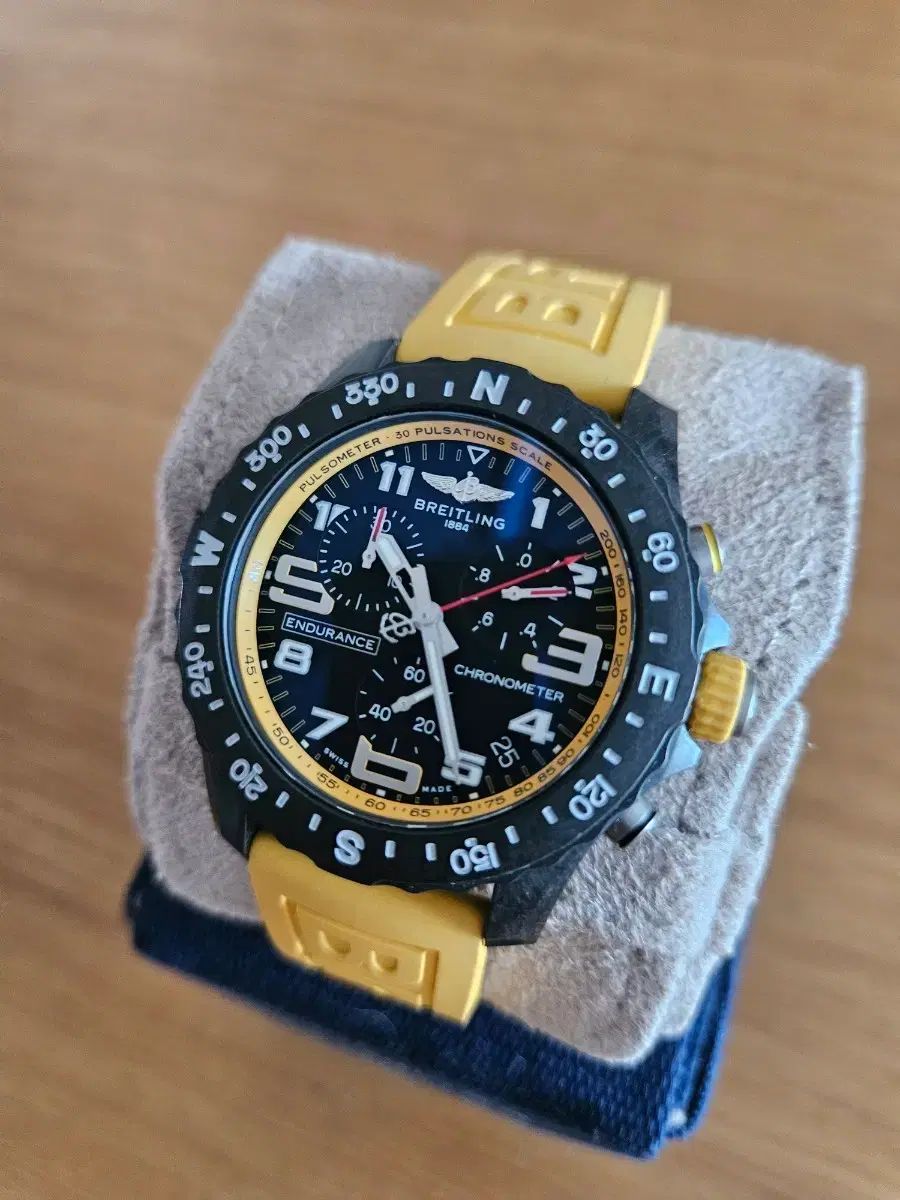(23年式)新モデル BREITLING ブライトリング エンデュランス プロ 44ミリ イェロー フルセット