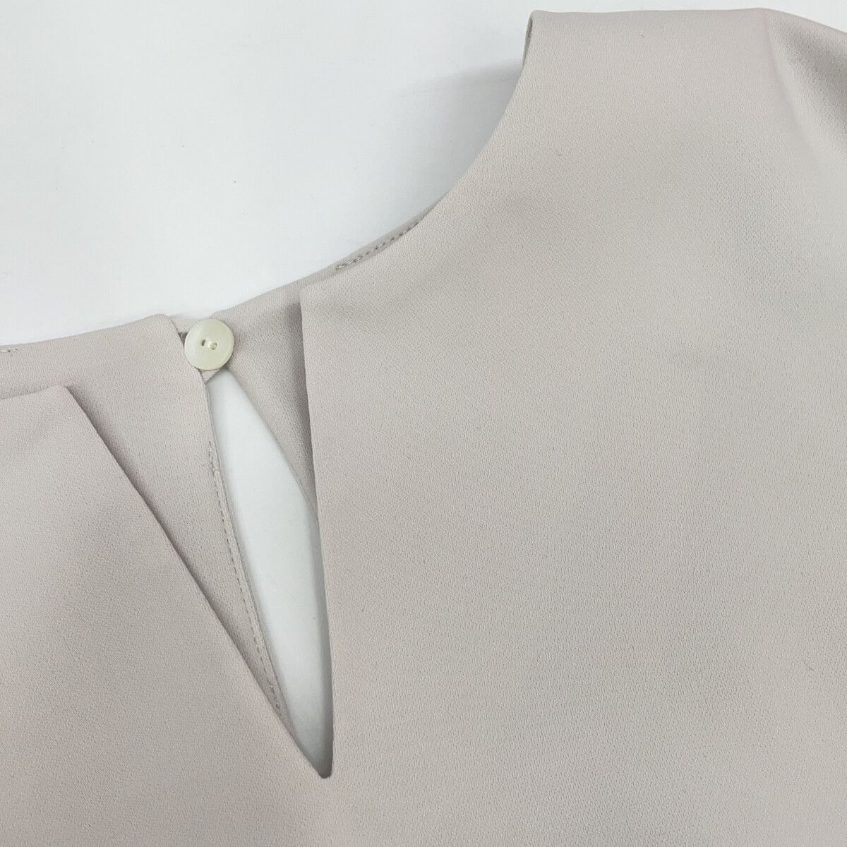 ADORE アドーア 531-5140103 ライトグレー コクーンシルエット ドライミドルジョーゼットワンピース 38 ADORE アドーア 531-5140103 ライトグレー コクーンシルエット ドライミドルジョーゼットワンピース 38