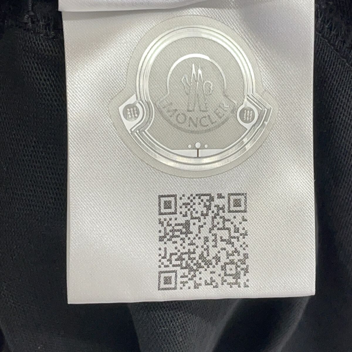 MONCLER モンクレール 国内正規 23年 I20918C00069 ブラック ロゴワッペン 半袖Tシャツ L MONCLER モンクレール 国内正規 23年 I20918C00069 ブラック ロゴワッペン 半袖Tシャツ L