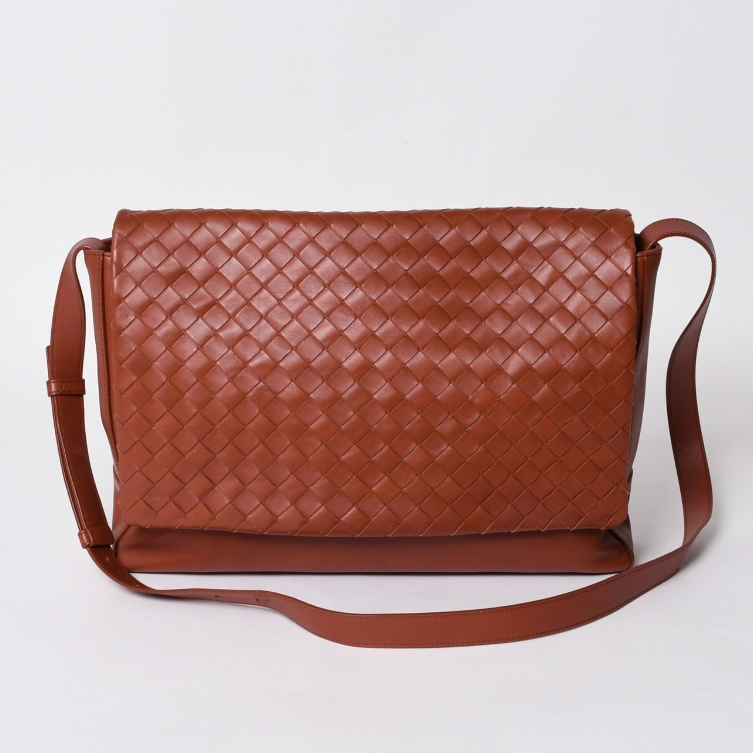 ボッテガヴェネタ　メッセンジャーバッグ　イントレチャートレザー　ブラウン 新品未使用品 BOTTEGA VENETA ボッテガヴェネタ イントレチャート