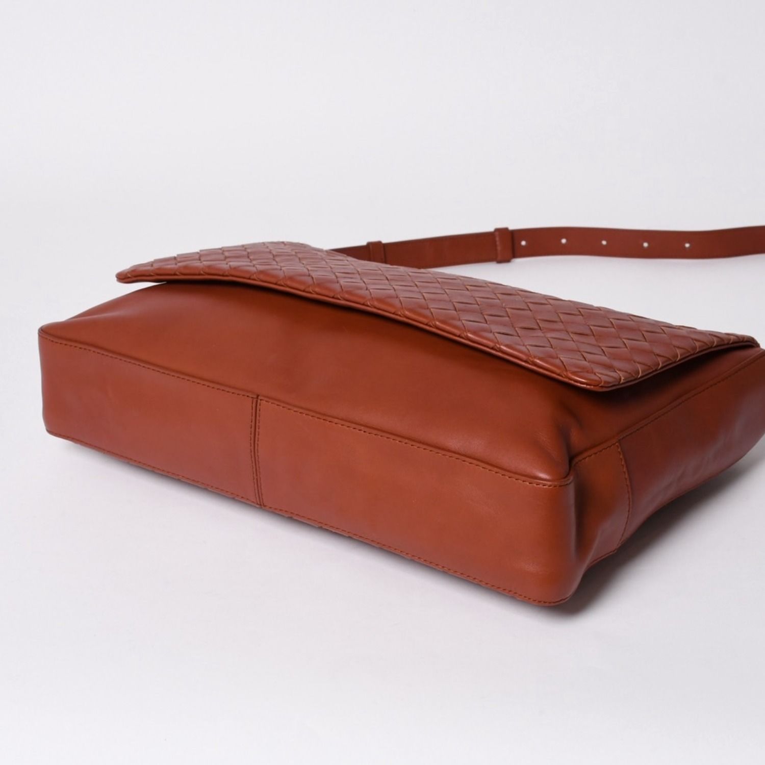 ボッテガヴェネタ　メッセンジャーバッグ　イントレチャートレザー　ブラウン 新品未使用品 BOTTEGA VENETA ボッテガヴェネタ イントレチャート